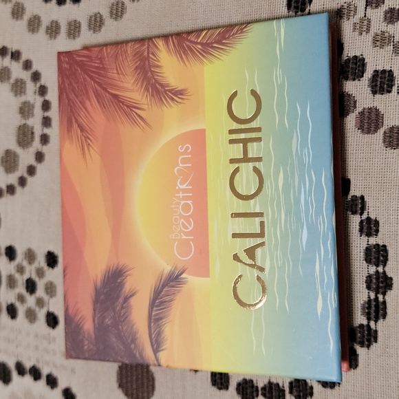 Beauty Creations Cali Chic Eyeshadow Palette - Picture 2 of 3